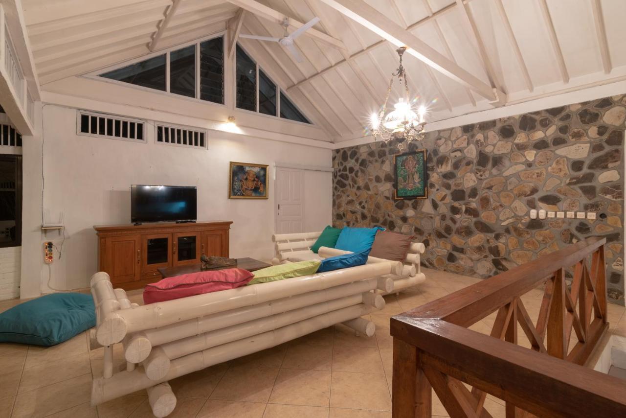 Villa Dinding Batu Singaraja  Bagian luar foto